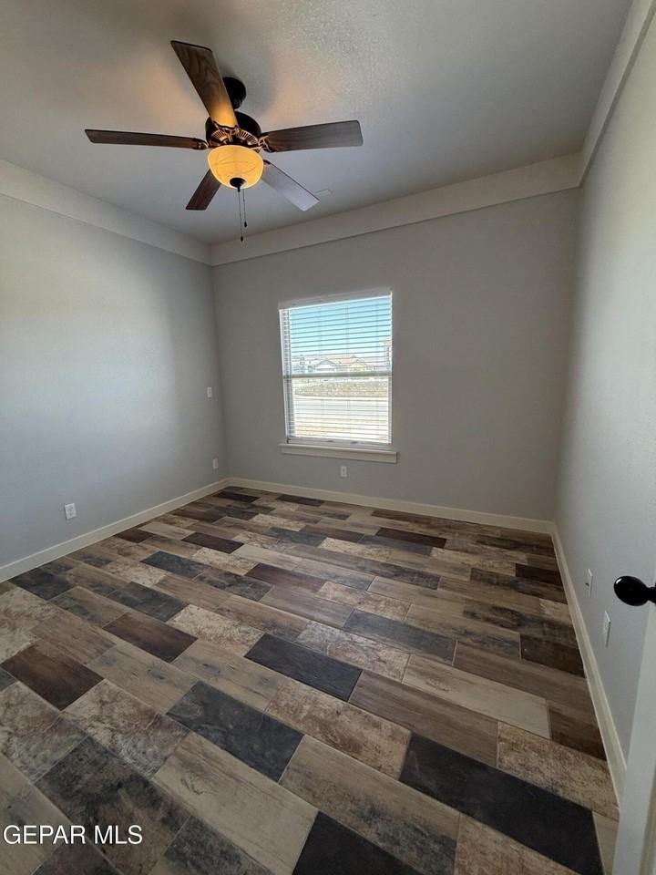 3873 Loma Dante Dr - Photo 7 of 27