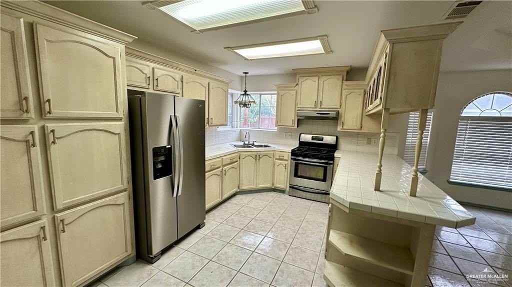 409 Union Ave - Photo 6 of 15