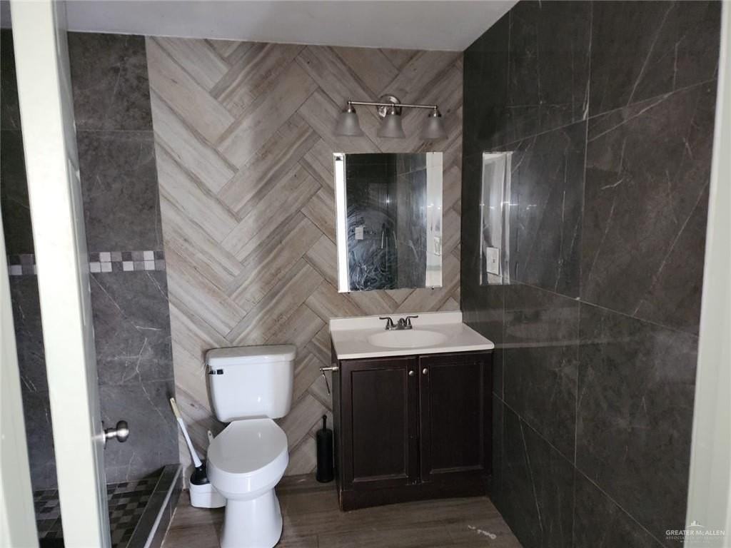 2002 Thornton St - Photo 4 of 20