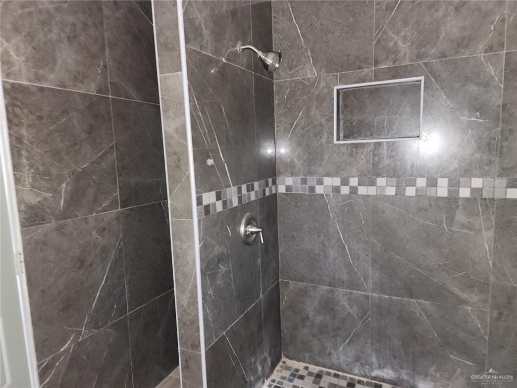 2002 Thornton St - Photo 5 of 20