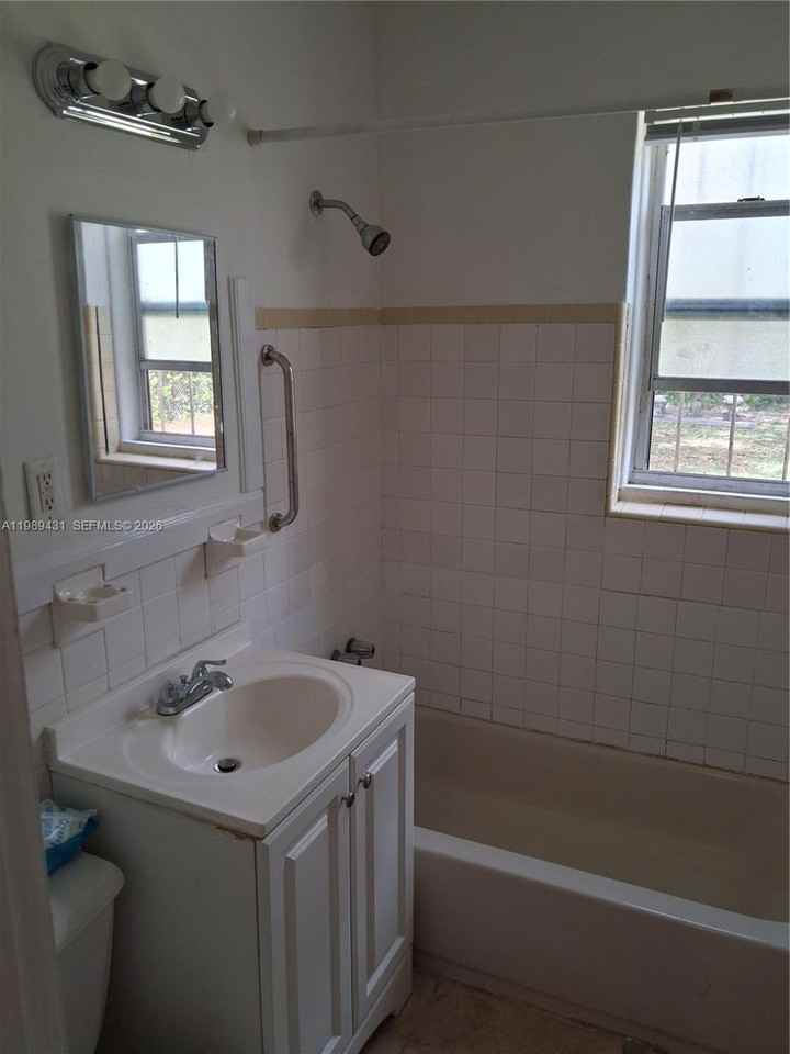 1043 Northeast 114th Street - Photo 2 of 8