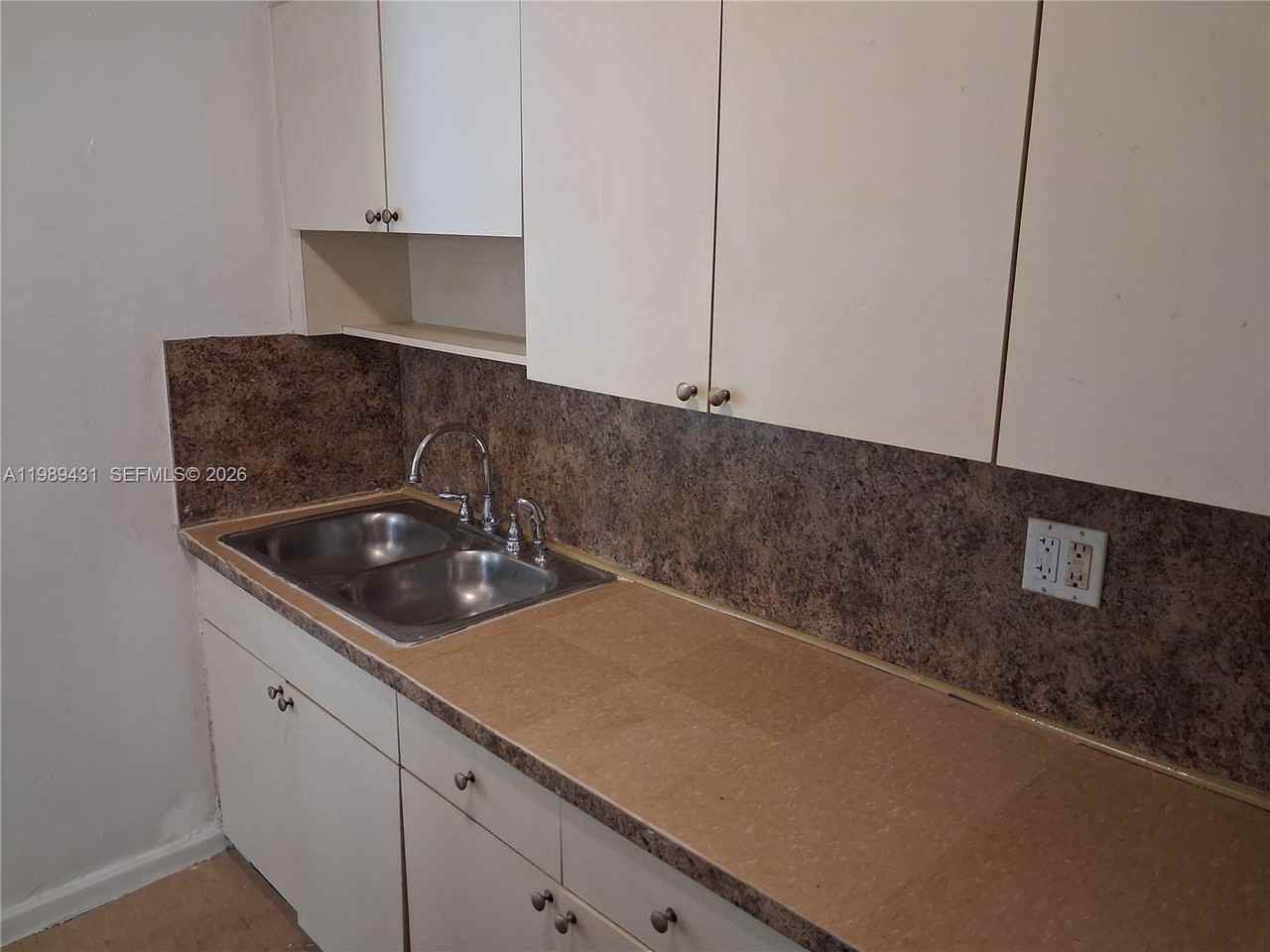 1043 Northeast 114th Street - Photo 3 of 8