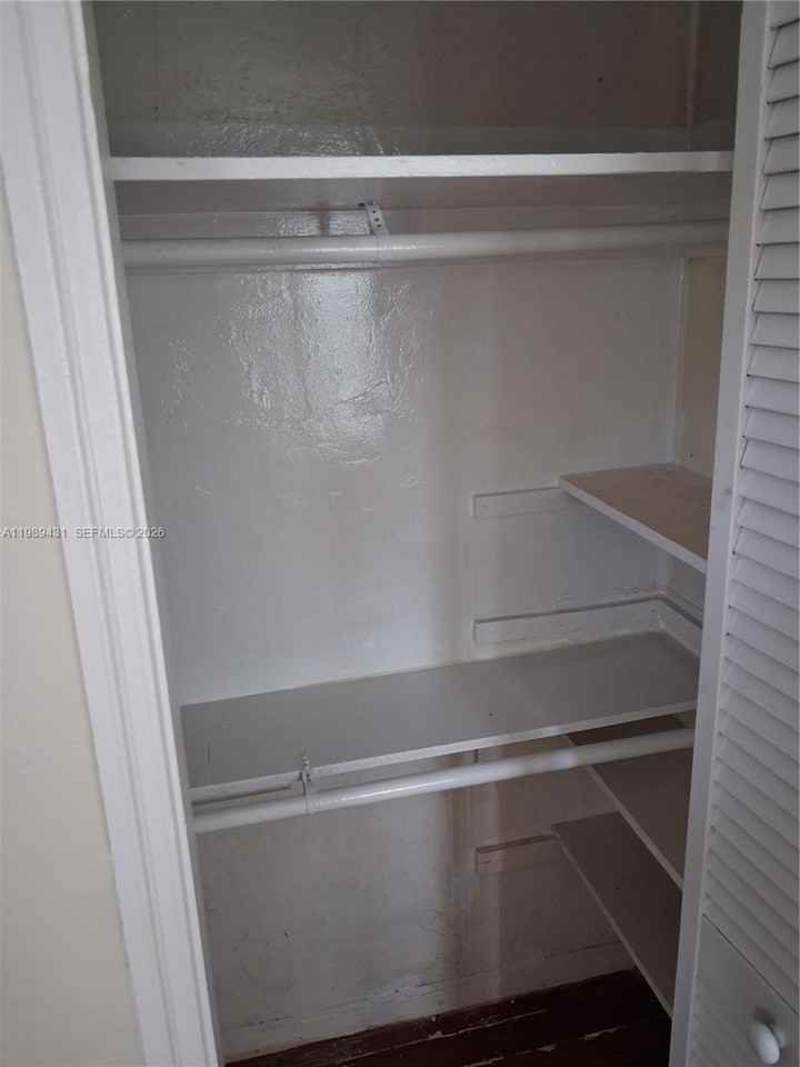 1043 Northeast 114th Street - Photo 7 of 8