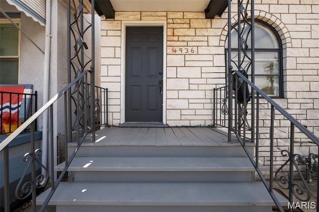 4936 Shaw Ave - Photo 2 of 21