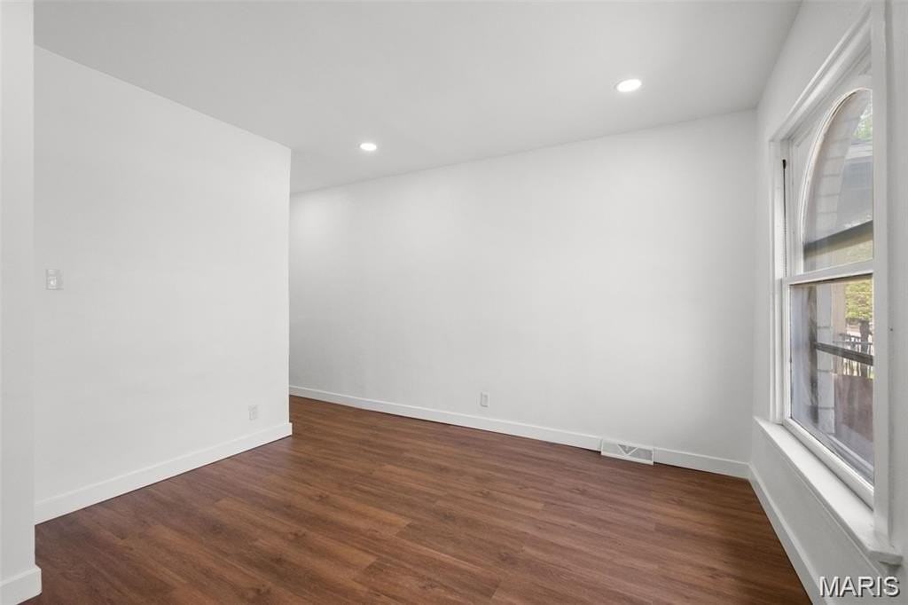 4936 Shaw Ave - Photo 3 of 21