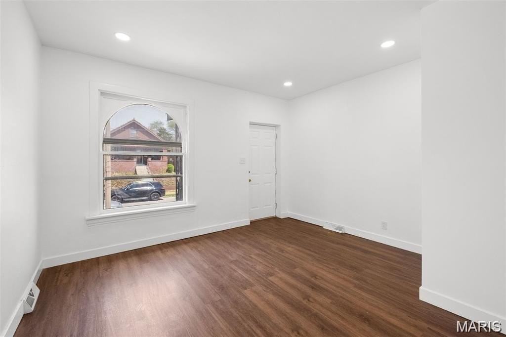 4936 Shaw Ave - Photo 4 of 21