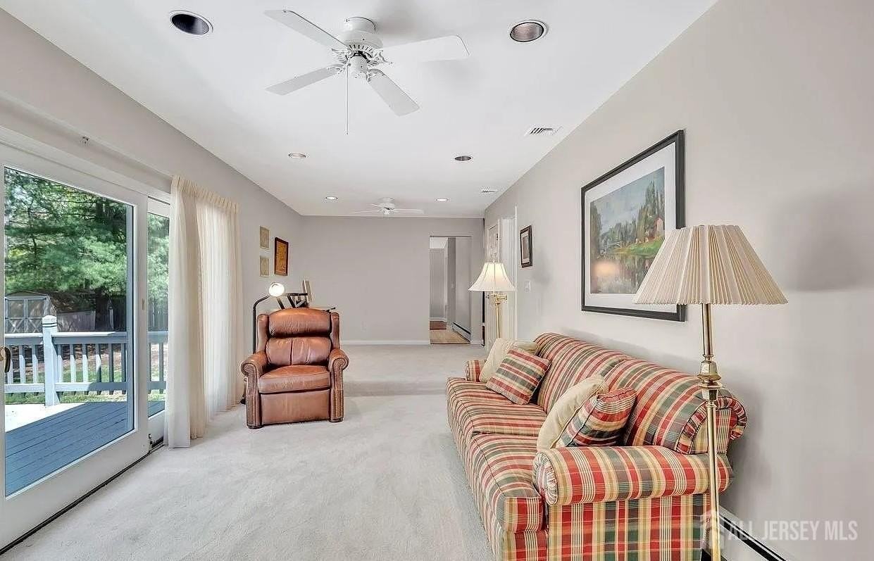 12 Windsor Dr - Photo 5 of 14