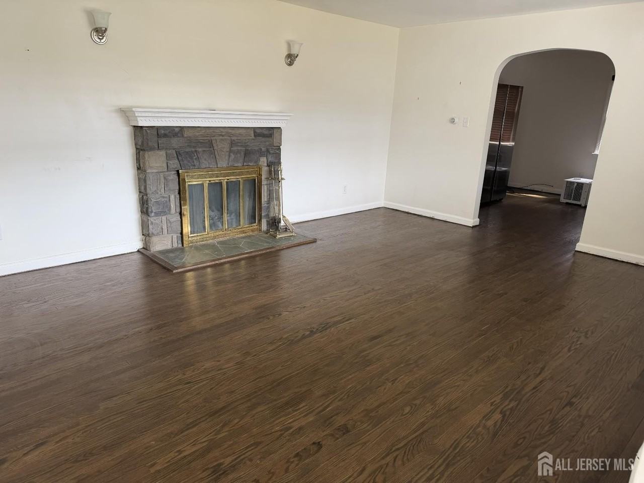 2729 Woodbridge Ave - Photo 2 of 15