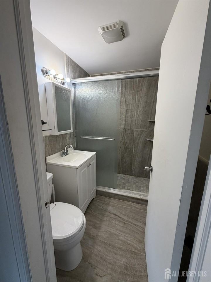 2729 Woodbridge Ave - Photo 4 of 15