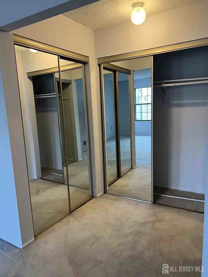 196 Wycoff Way W - Photo 5 of 8