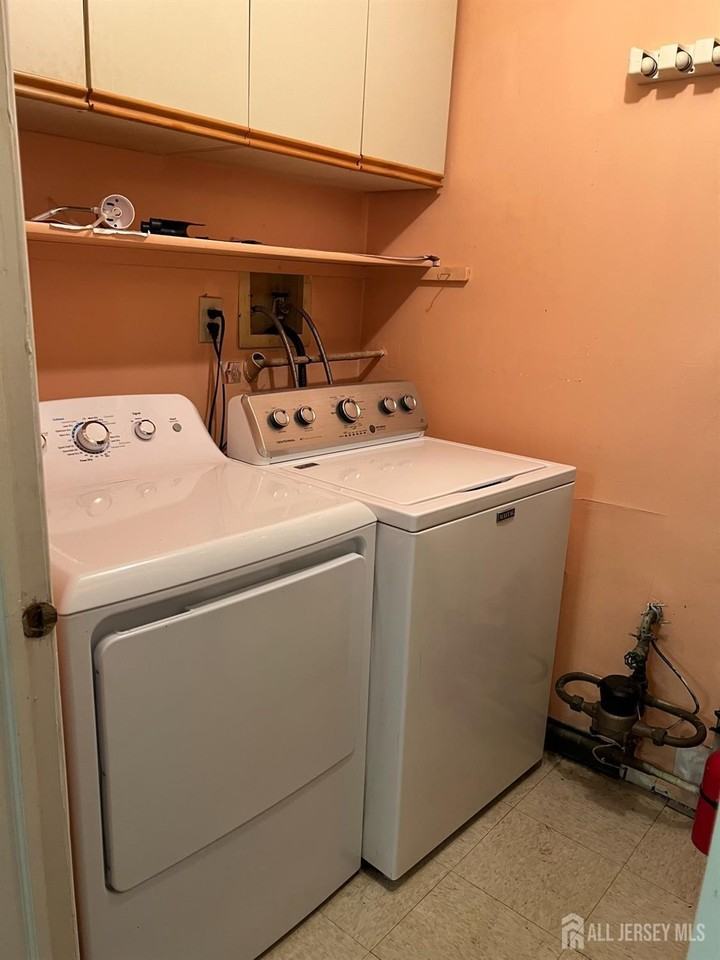 196 Wycoff Way W - Photo 6 of 8