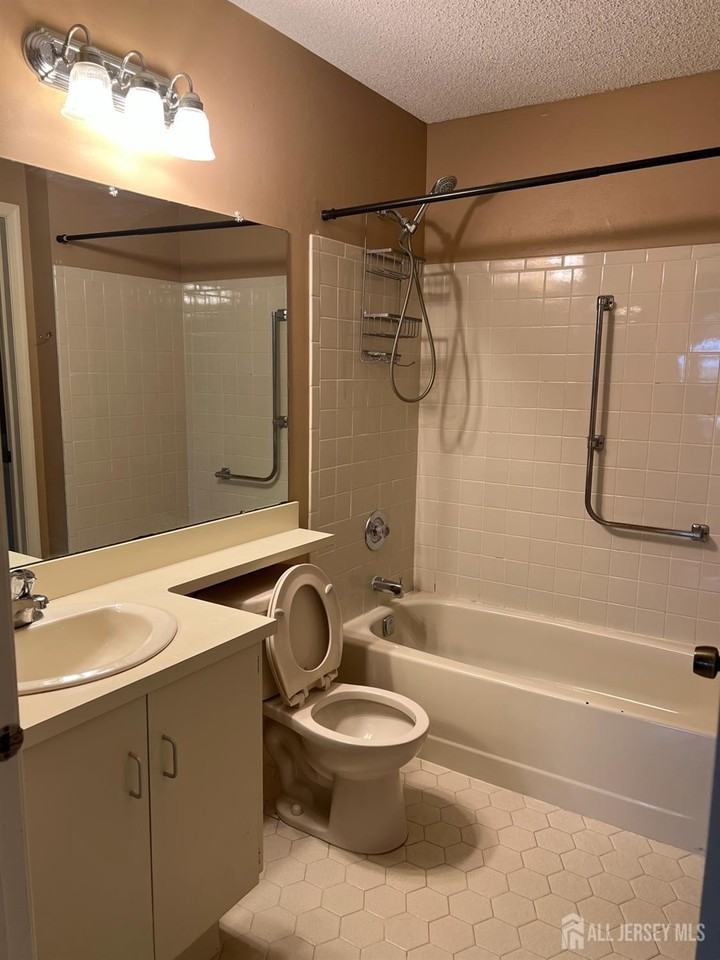 196 Wycoff Way W - Photo 7 of 8