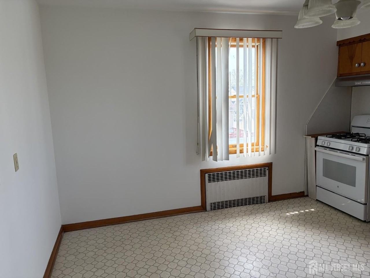 123 Heald St #F1 - Photo 3 of 11