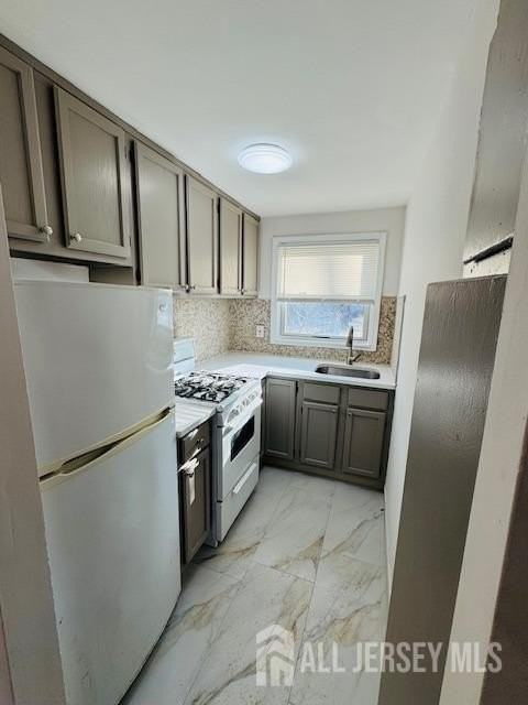 636 Cora Pl - Photo 3 of 6