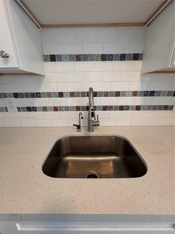 5721 Southwest 41st Street - Photo 3 of 21