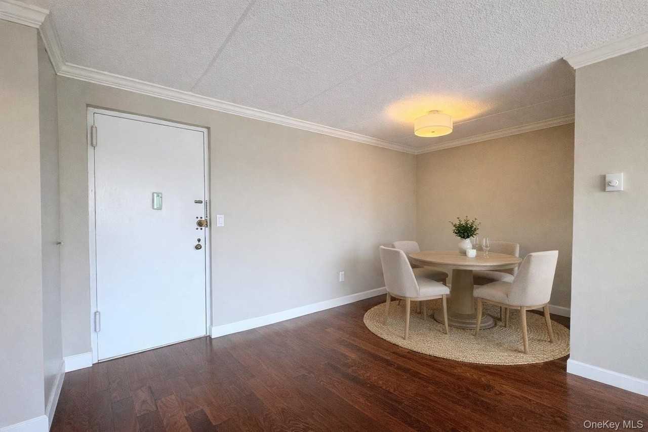 128 Colonial Pkwy #3B - Photo 4 of 27