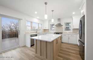 featured image of 427 Hoyt St