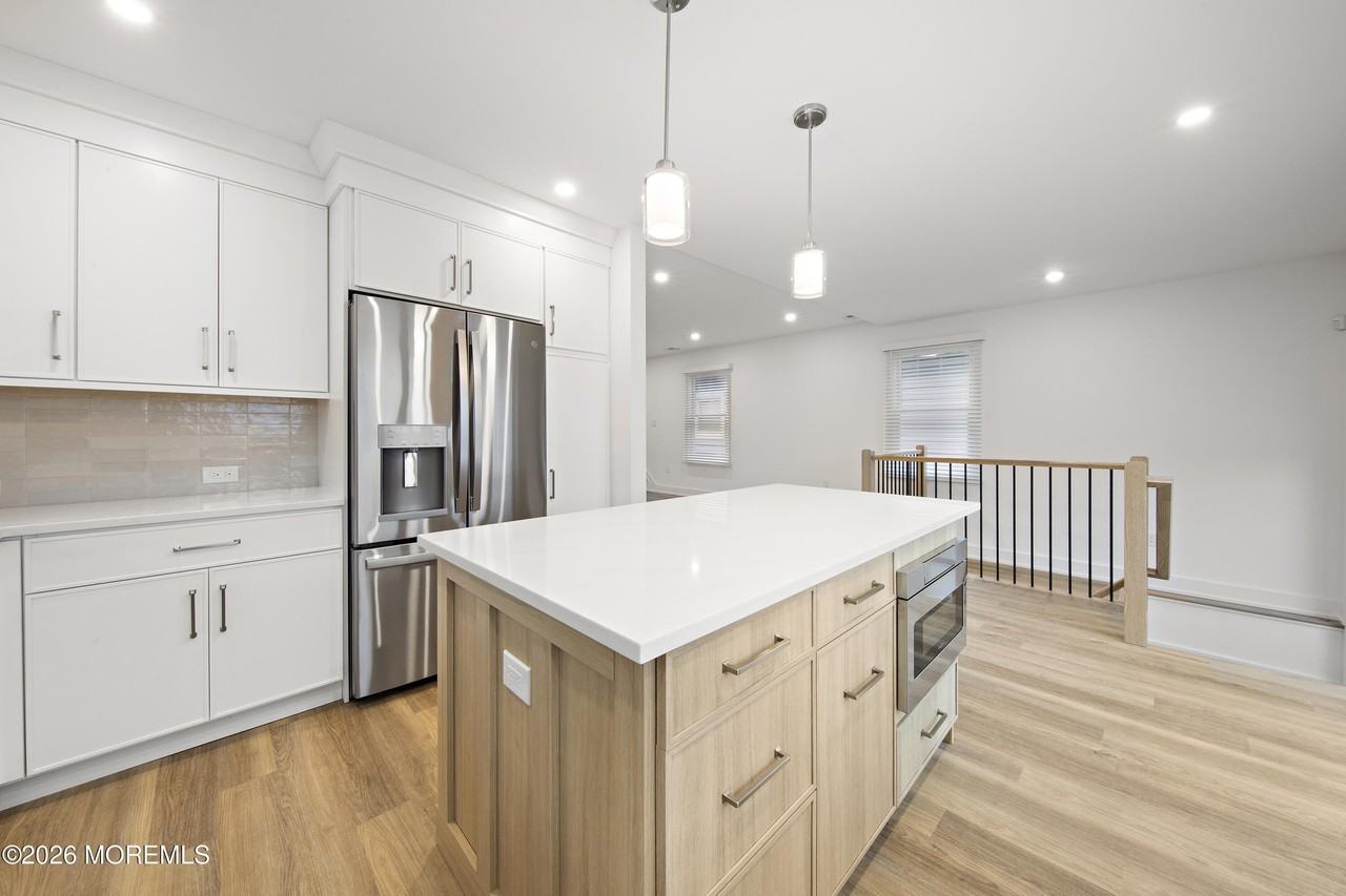 427 Hoyt St - Photo 2 of 48