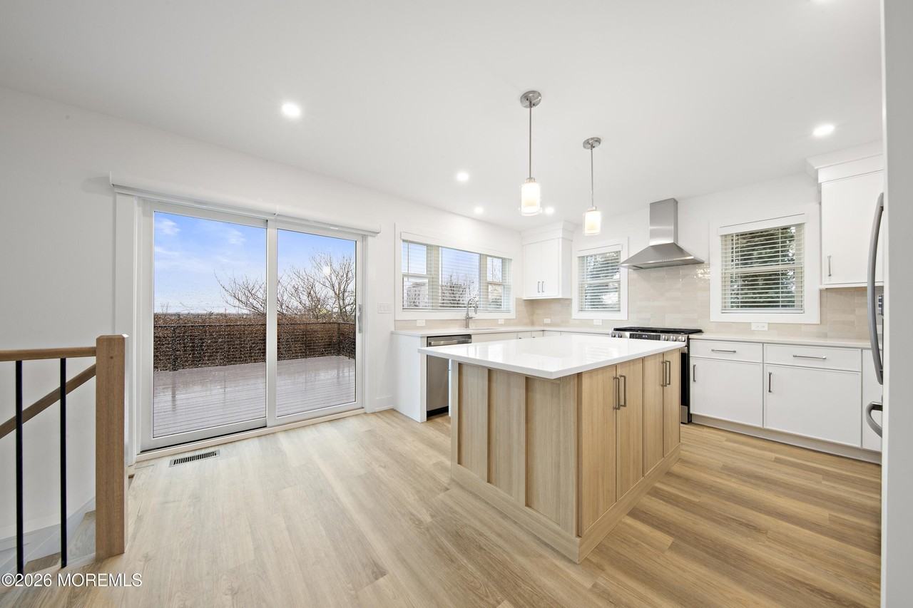 427 Hoyt St - Photo 3 of 48