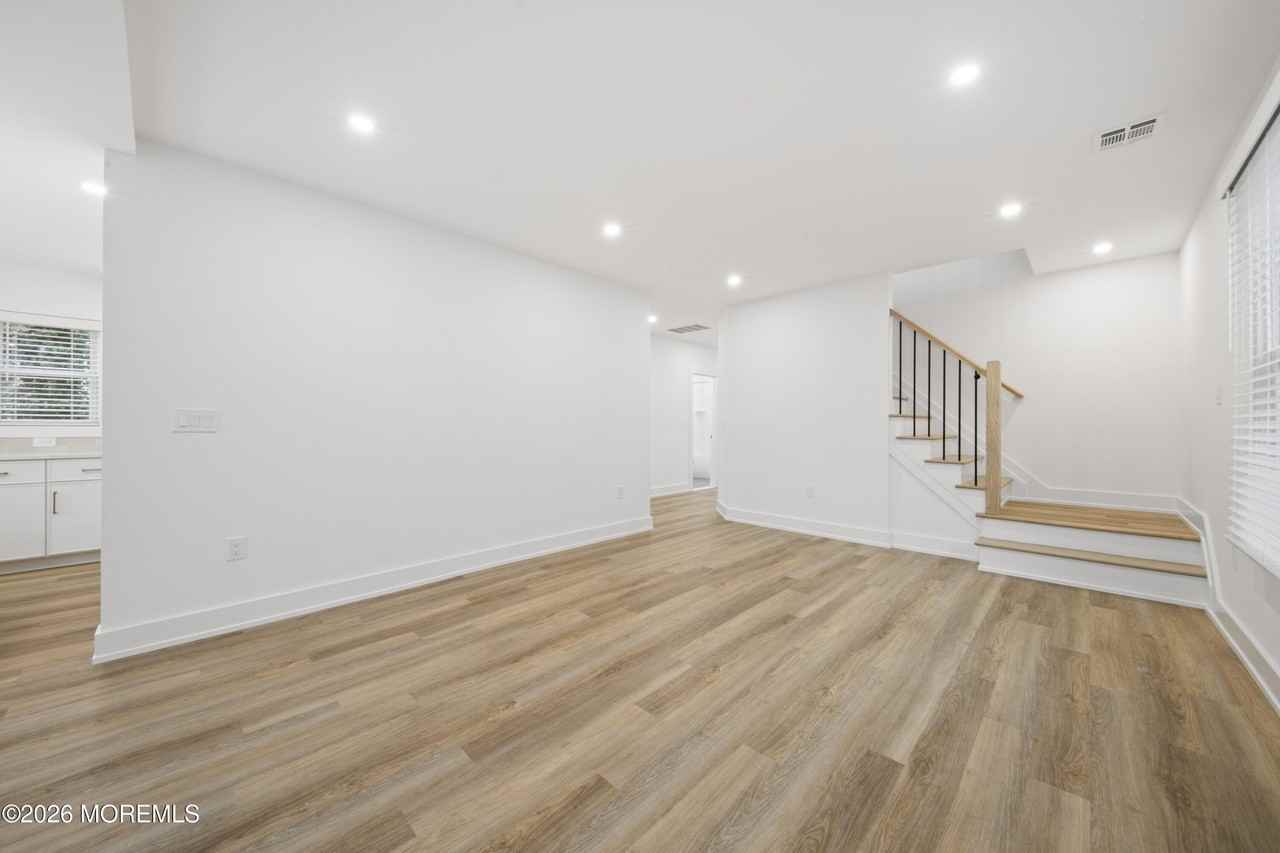 427 Hoyt St - Photo 6 of 50