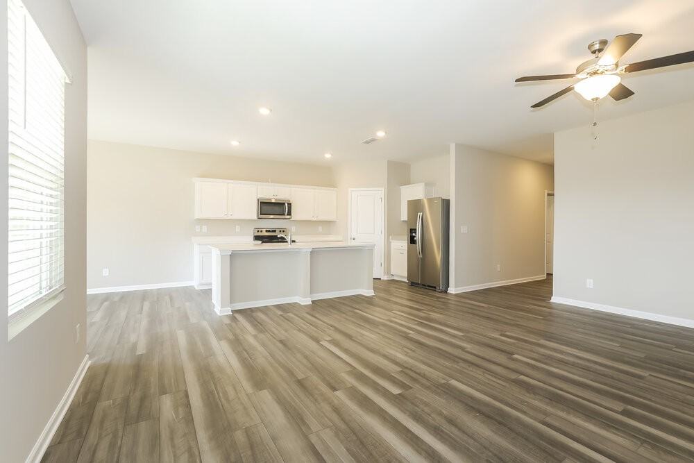 39 Hyde Park - Photo 4 of 16