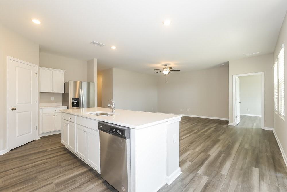 39 Hyde Park - Photo 6 of 16