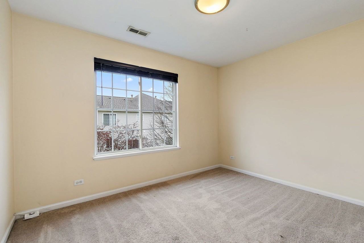 253 Evergreen Cir - Photo 3 of 17