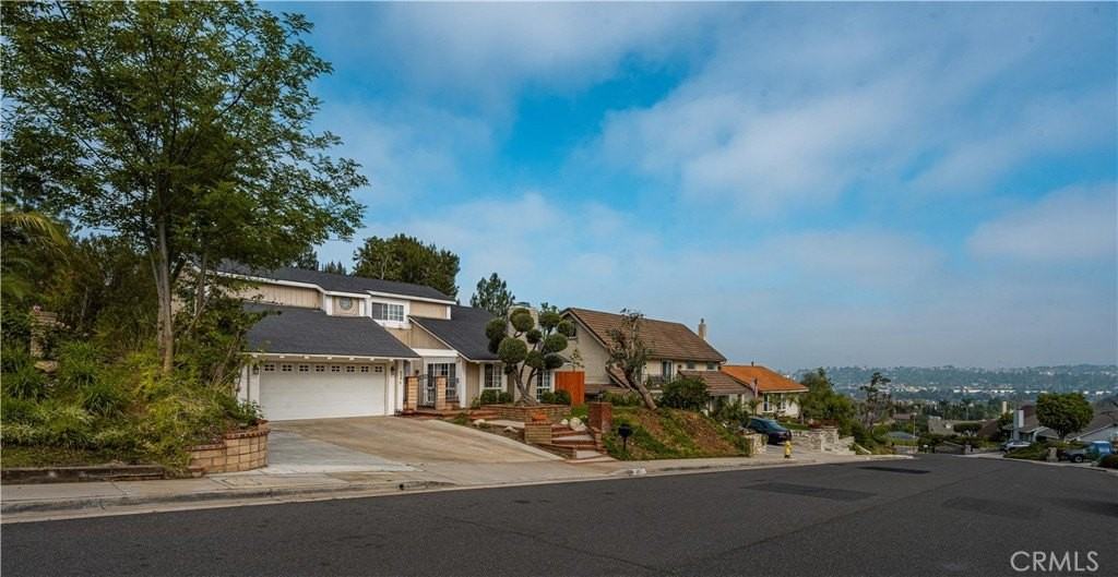 257 S Hillcrest St - Photo 2 of 27