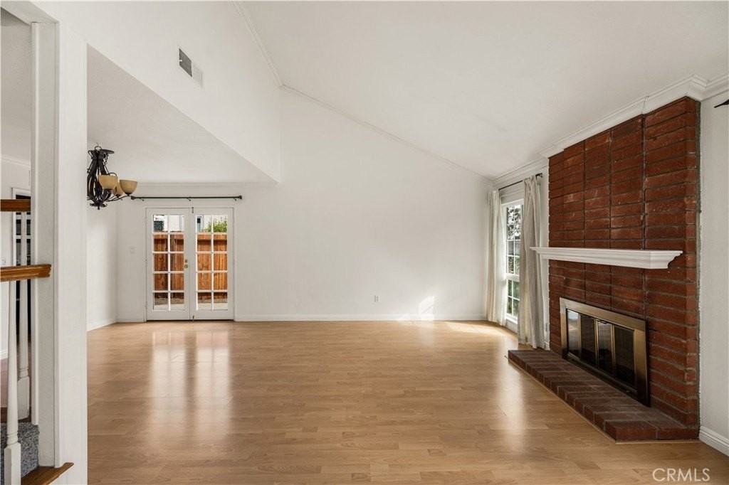 257 S Hillcrest St - Photo 5 of 27