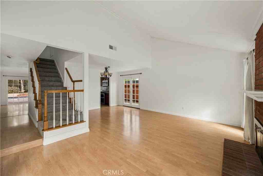 257 S Hillcrest St - Photo 6 of 27