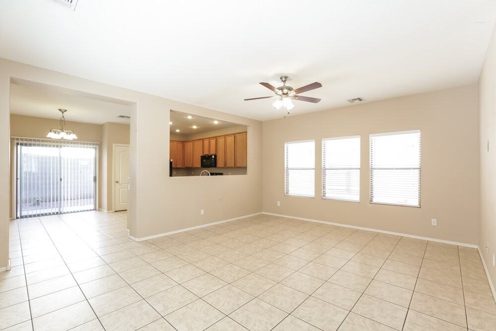 11242 W Garfield St - Photo 4 of 17