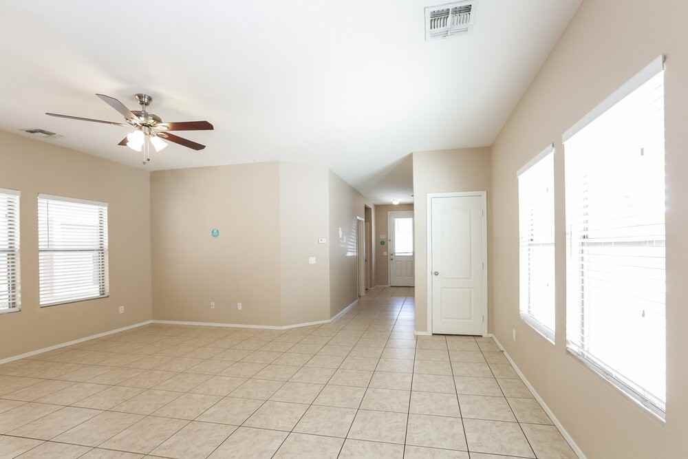 11242 W Garfield St - Photo 5 of 17