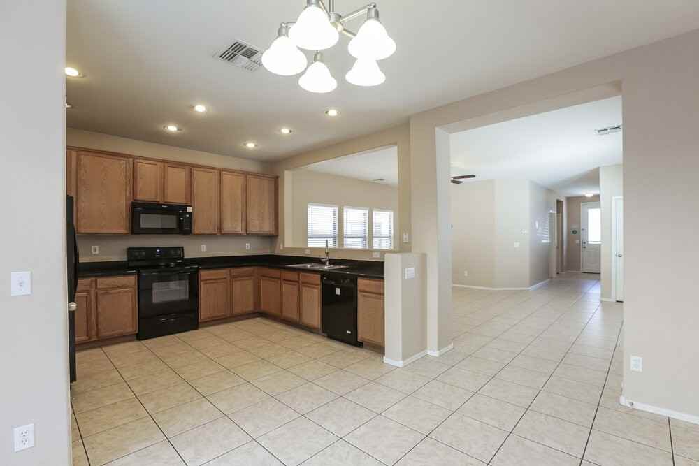 11242 W Garfield St - Photo 6 of 17