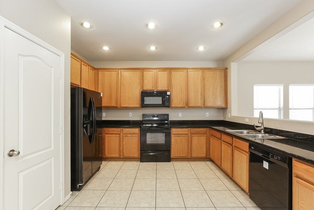 11242 W Garfield St - Photo 7 of 17