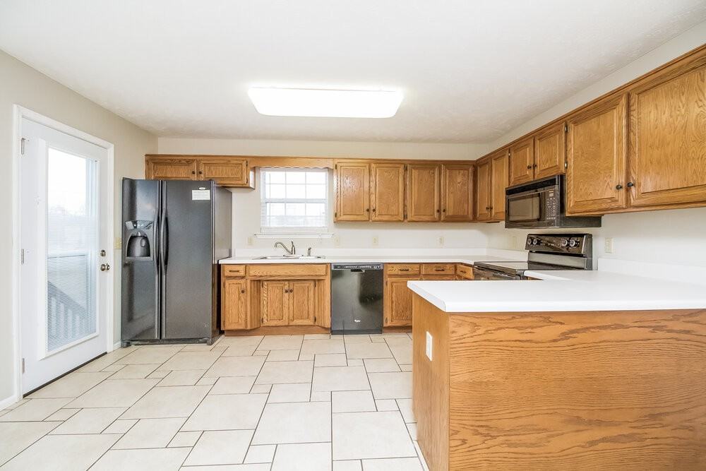 300 Stafford Ct - Photo 4 of 15