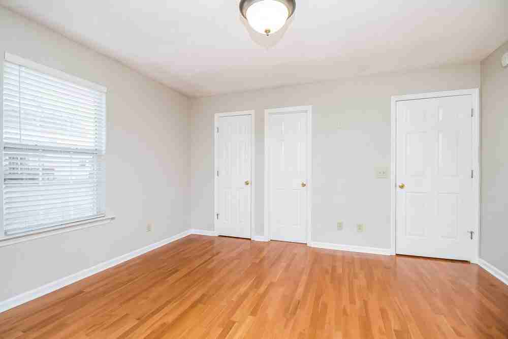 300 Stafford Ct - Photo 5 of 15