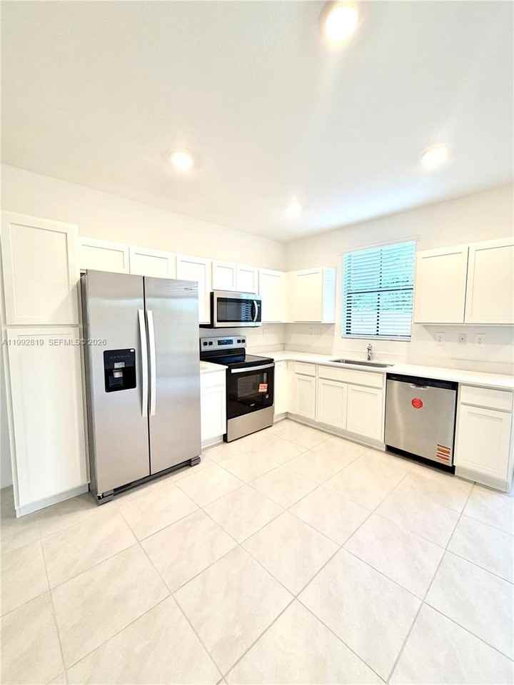 359 Northeast 16th Street - Photo 7 of 48