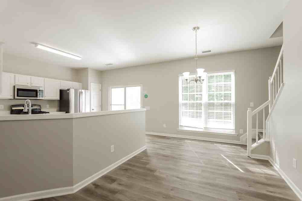 3510 Laurenhurst Ln - Photo 6 of 17