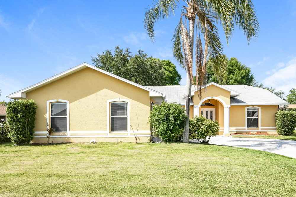 2318 Sweetwater Blvd - Photo 3 of 16