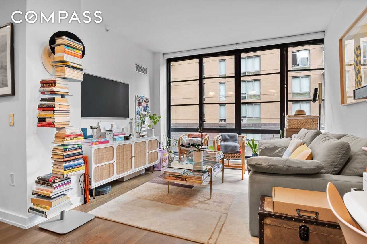 261 W 25th St #4A - Photo 2 of 15