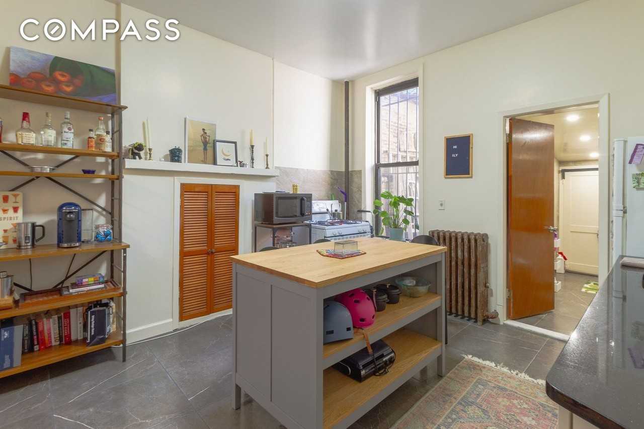 318 11th St #1L - Photo 2 of 11