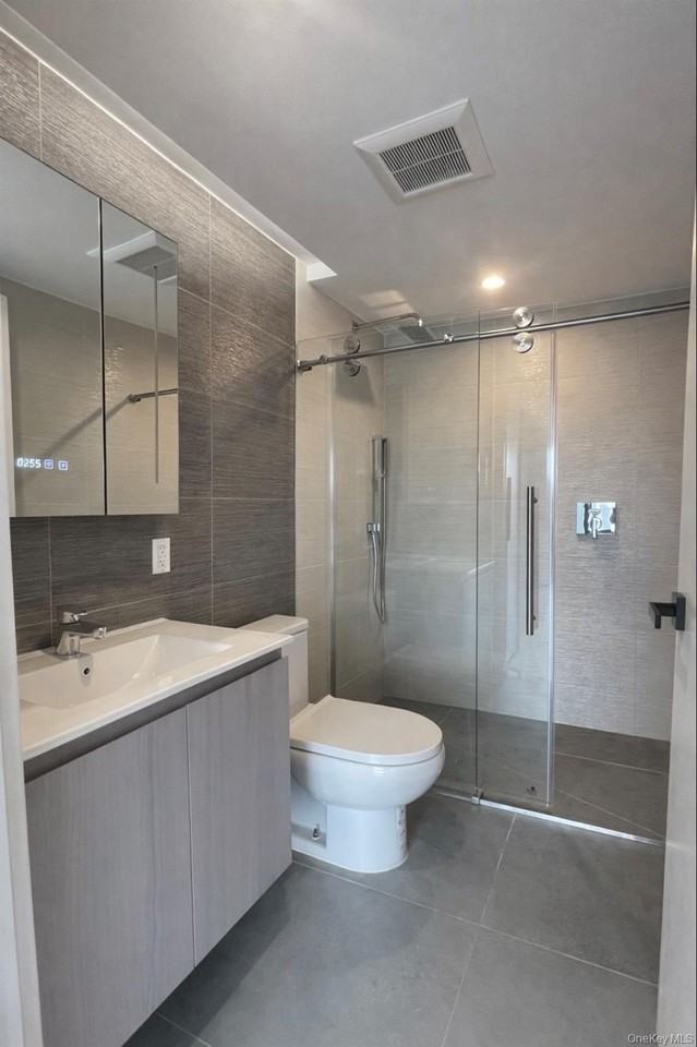 14449 Northern Blvd #411 - Photo 5 of 11