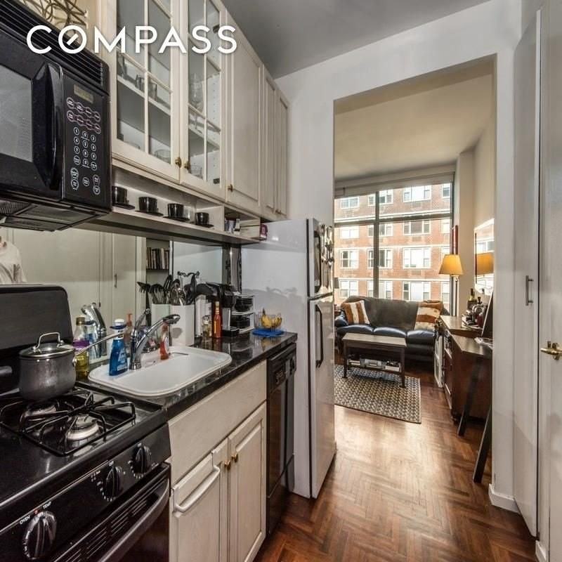 250 E 54th St #22B - Photo 4 of 11
