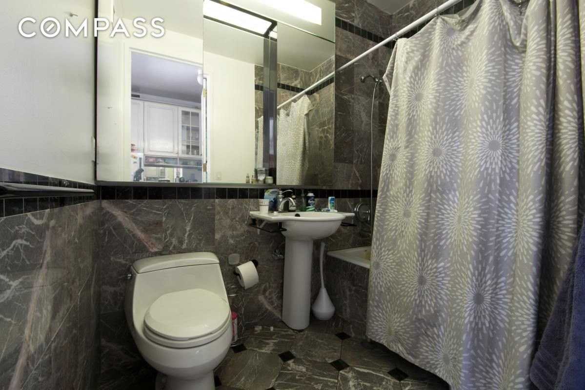250 E 54th St #22B - Photo 5 of 11