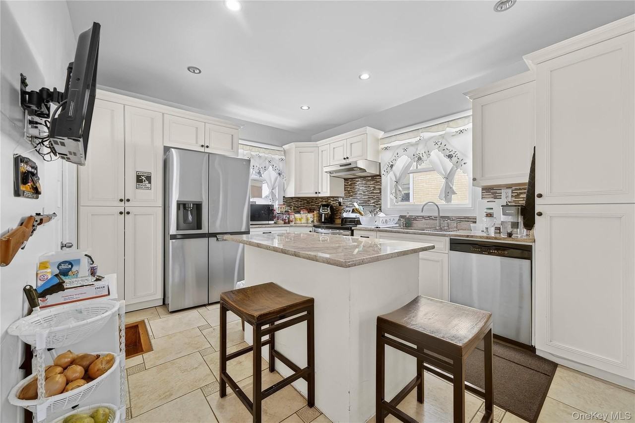 8258 235th St - Photo 7 of 24