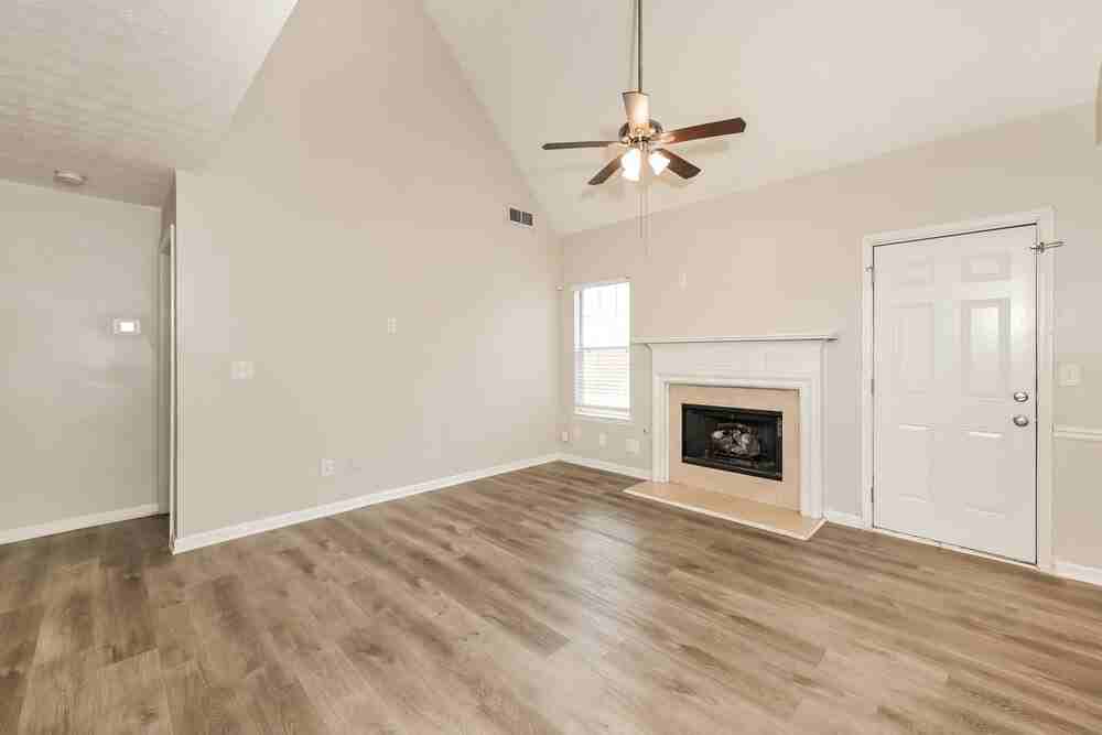 812 Lorraine Ln - Photo 4 of 17