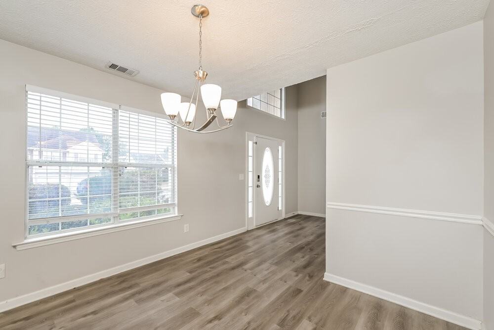 812 Lorraine Ln - Photo 6 of 17