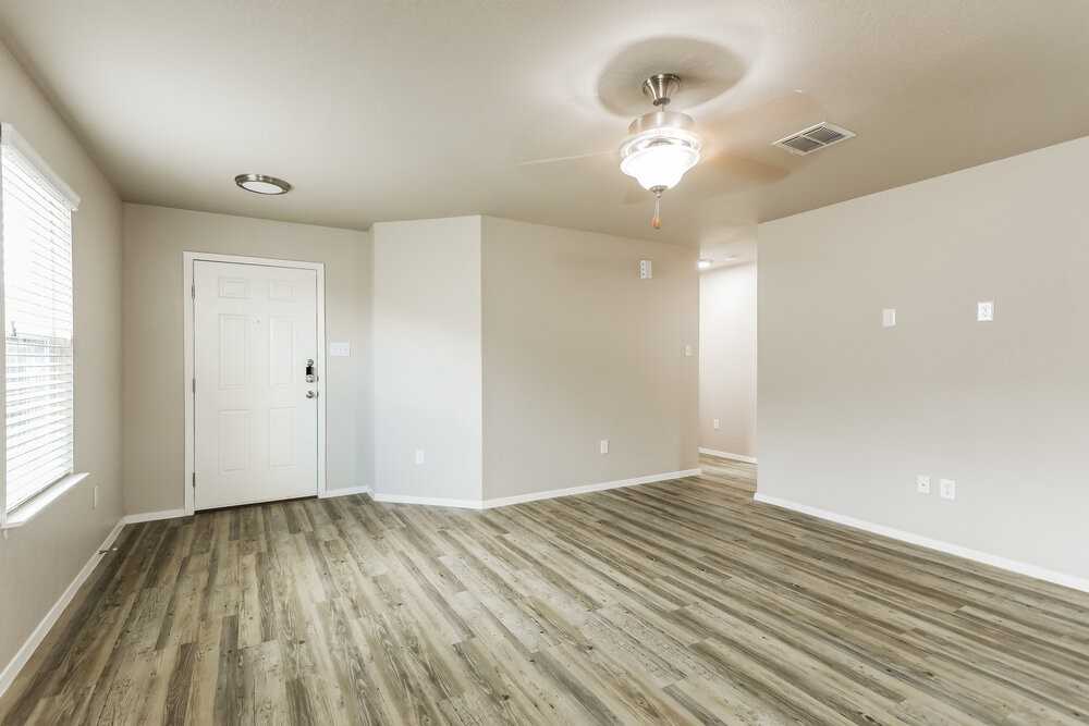 3215 Pedernales Dr - Photo 4 of 16