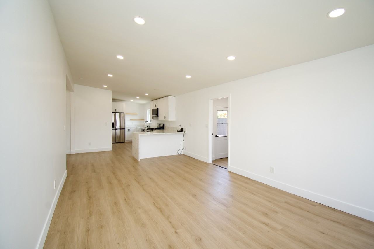 820 Iris Ave #1 - Photo 2 of 15