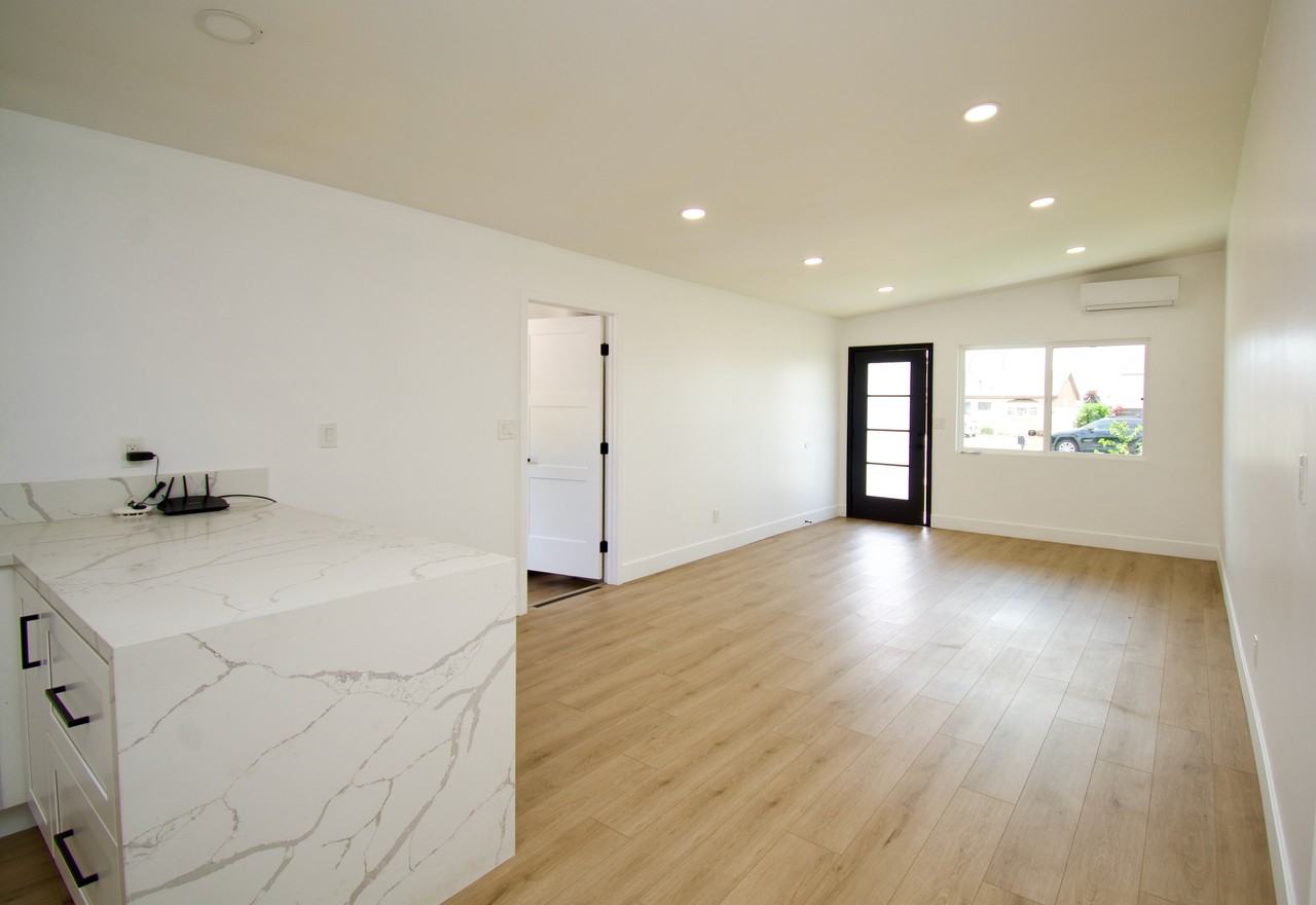 820 Iris Ave #1 - Photo 3 of 15